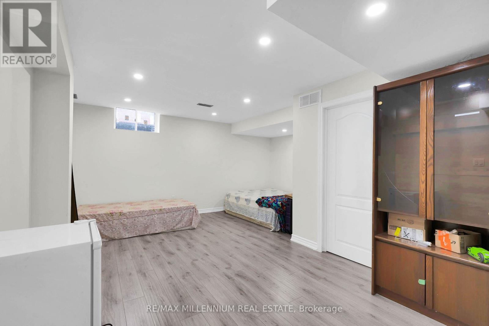 18 BRUSSELS AVENUE - 32