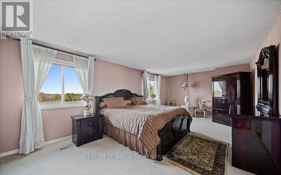 915 CATSKILL DRIVE E - 32