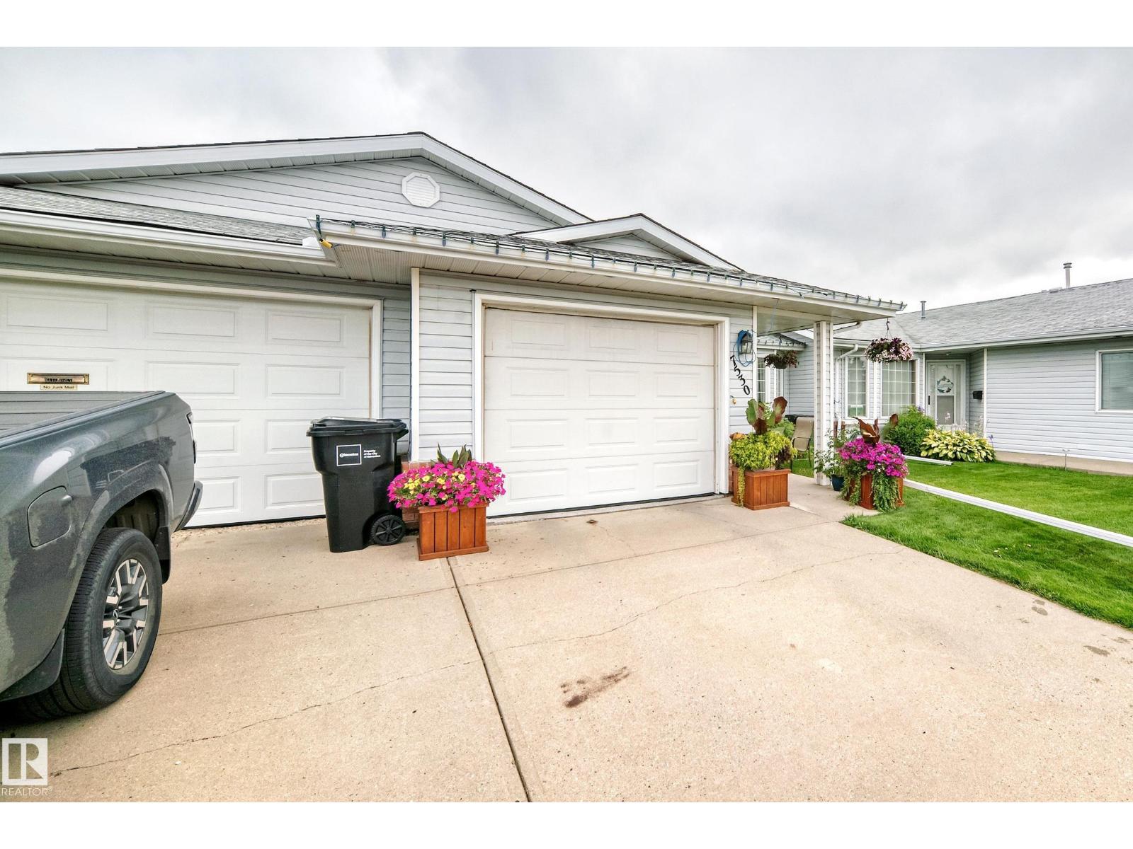 7530 137A Avenue NW - Photo 33