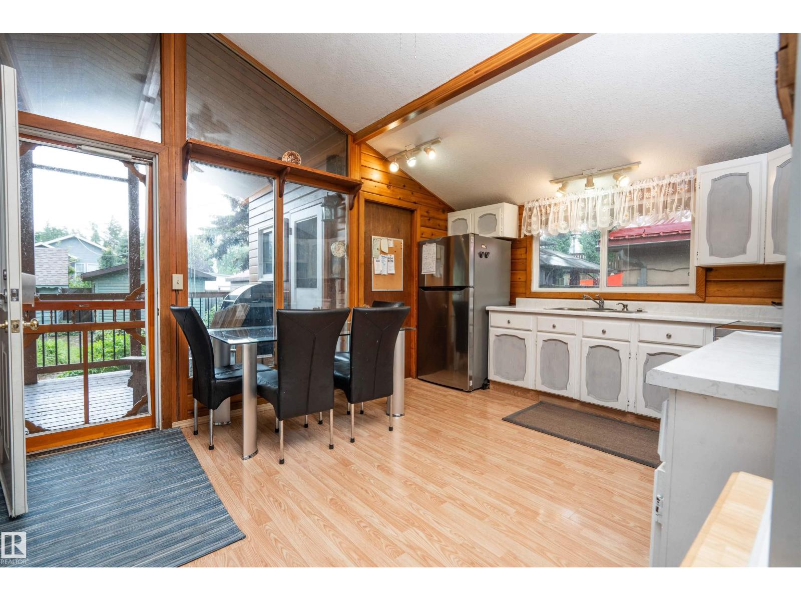 5011 38 Street - 10