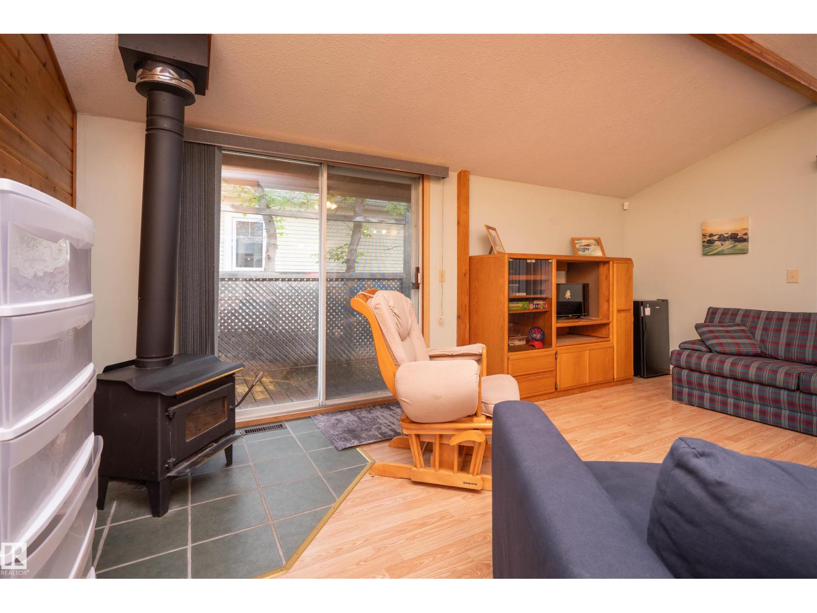 5011 38 Street - 7