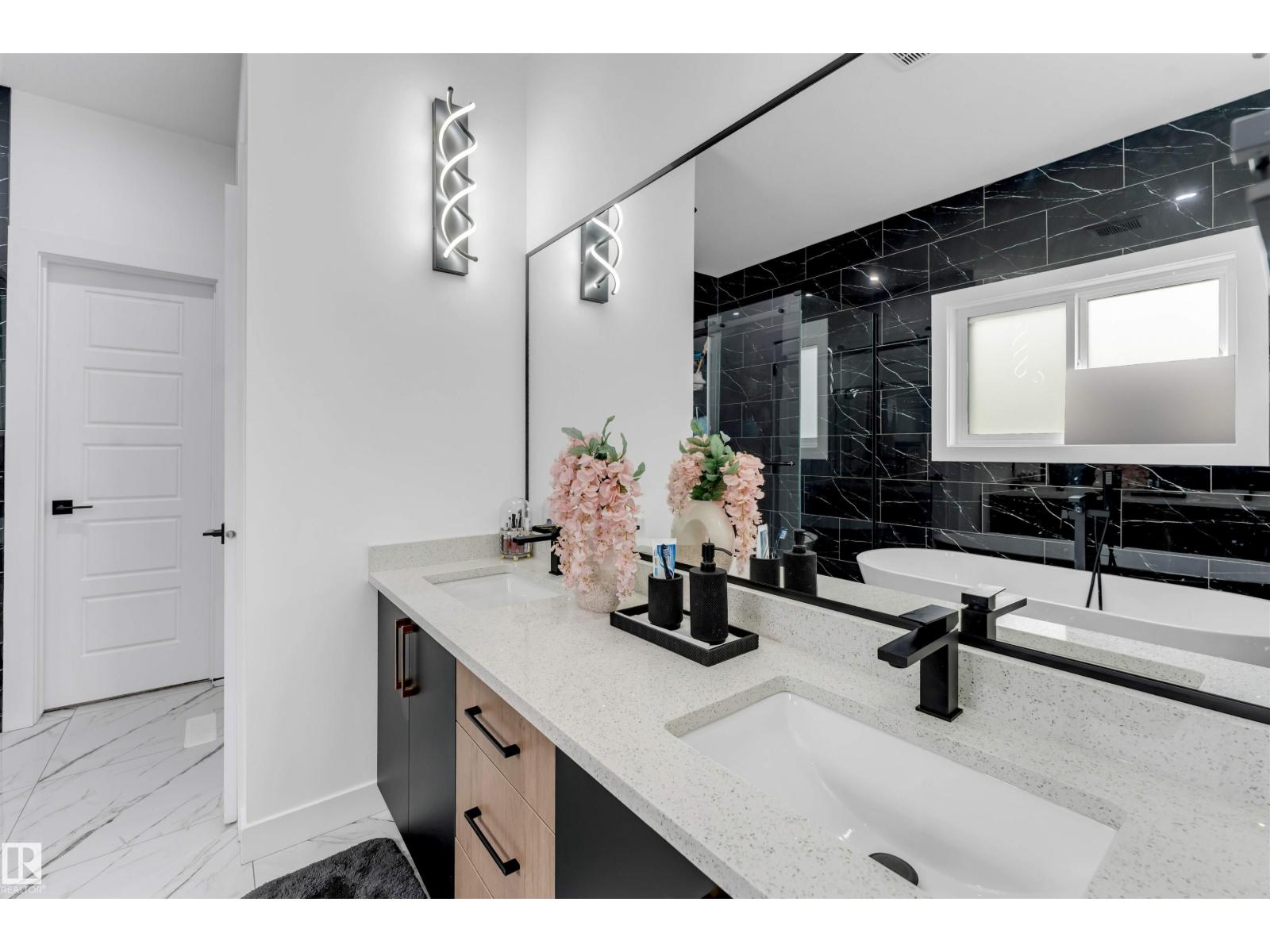 6227 19 ST NE - Image 23
