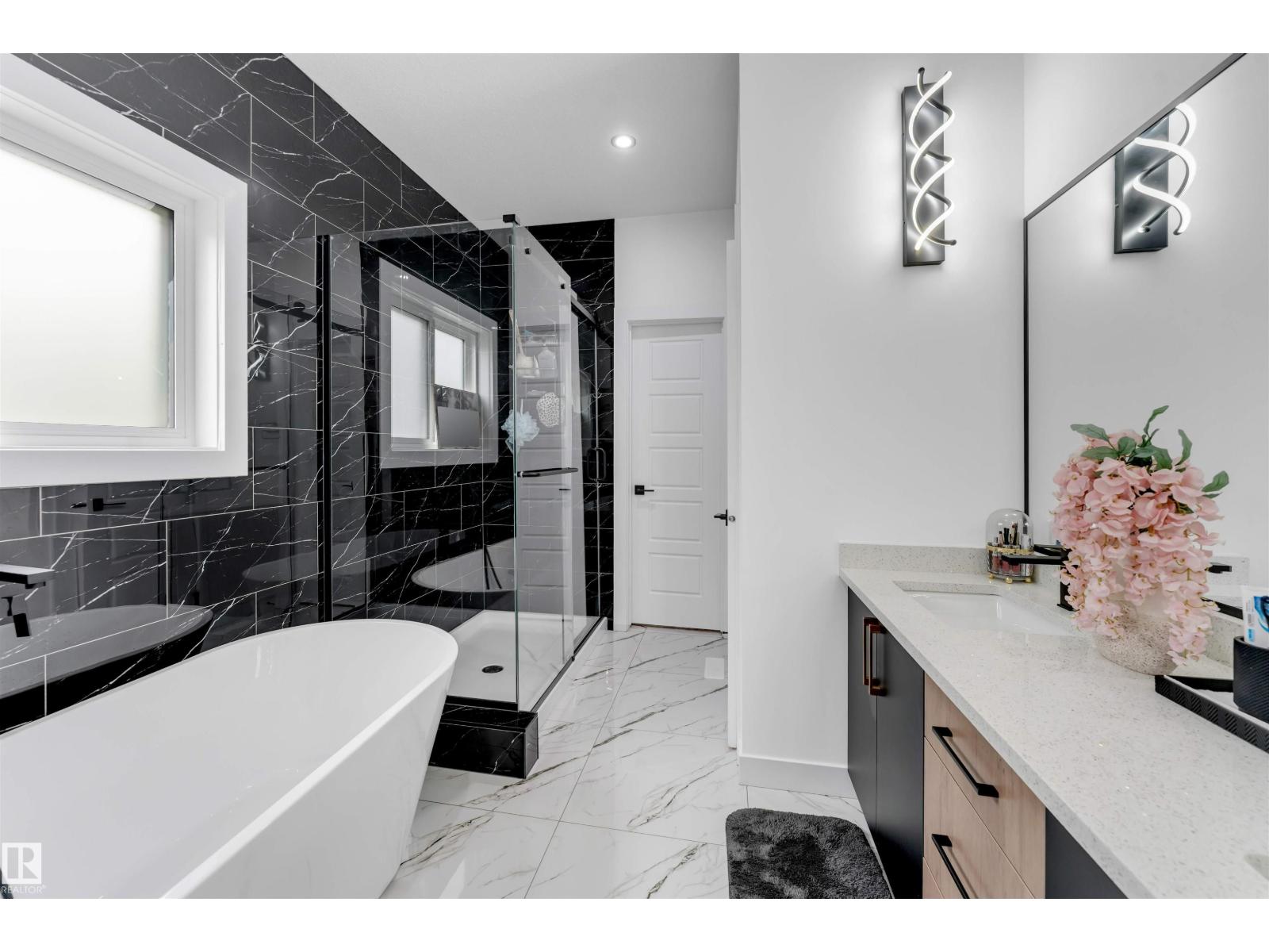 6227 19 ST NE - Image 24