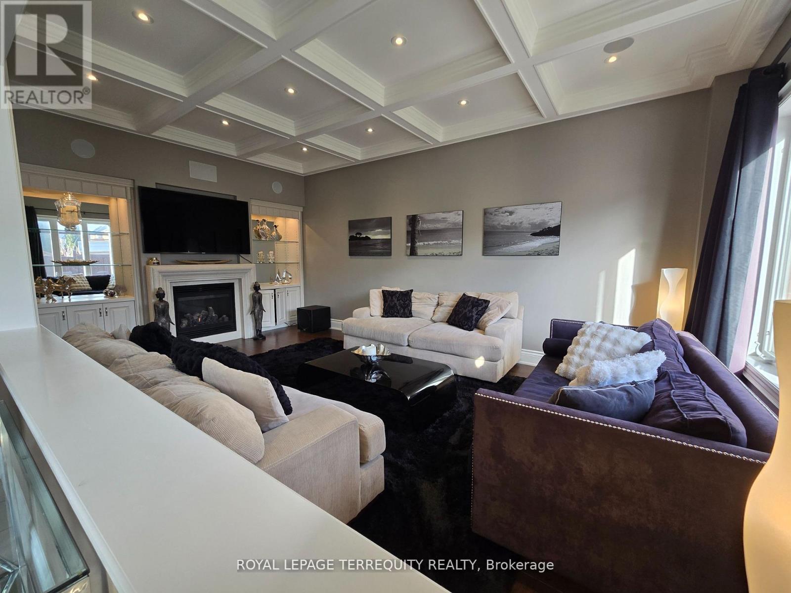 19 BLACK DIAMOND CRESCENT - 19
