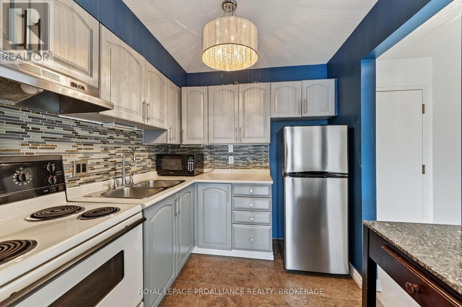 #411 316 KINGSDALE AVENUE - 7