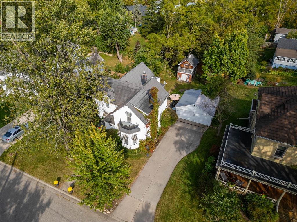 438 Emmeline STREET - 33