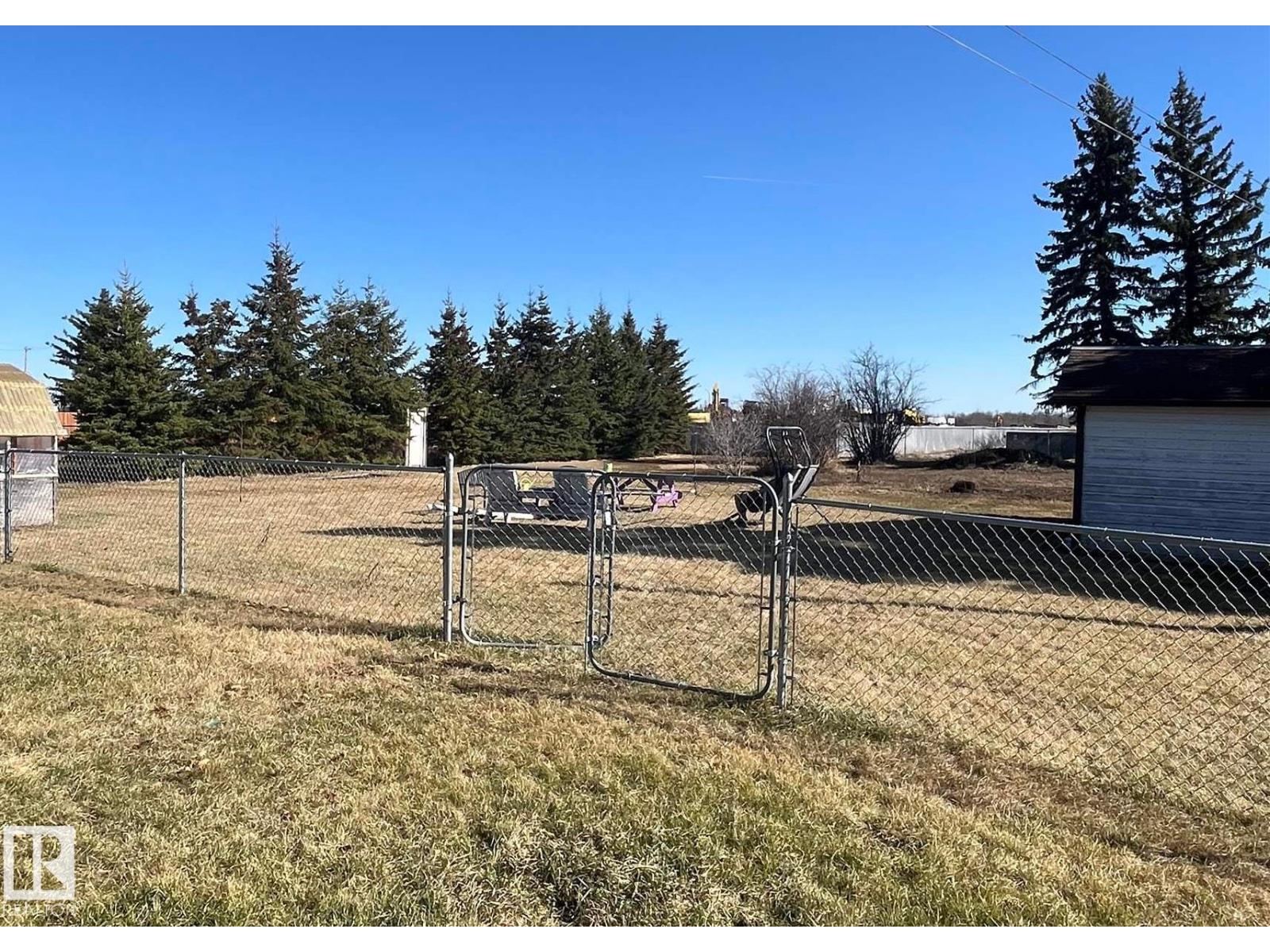 5027 49 Avenue - Photo 30