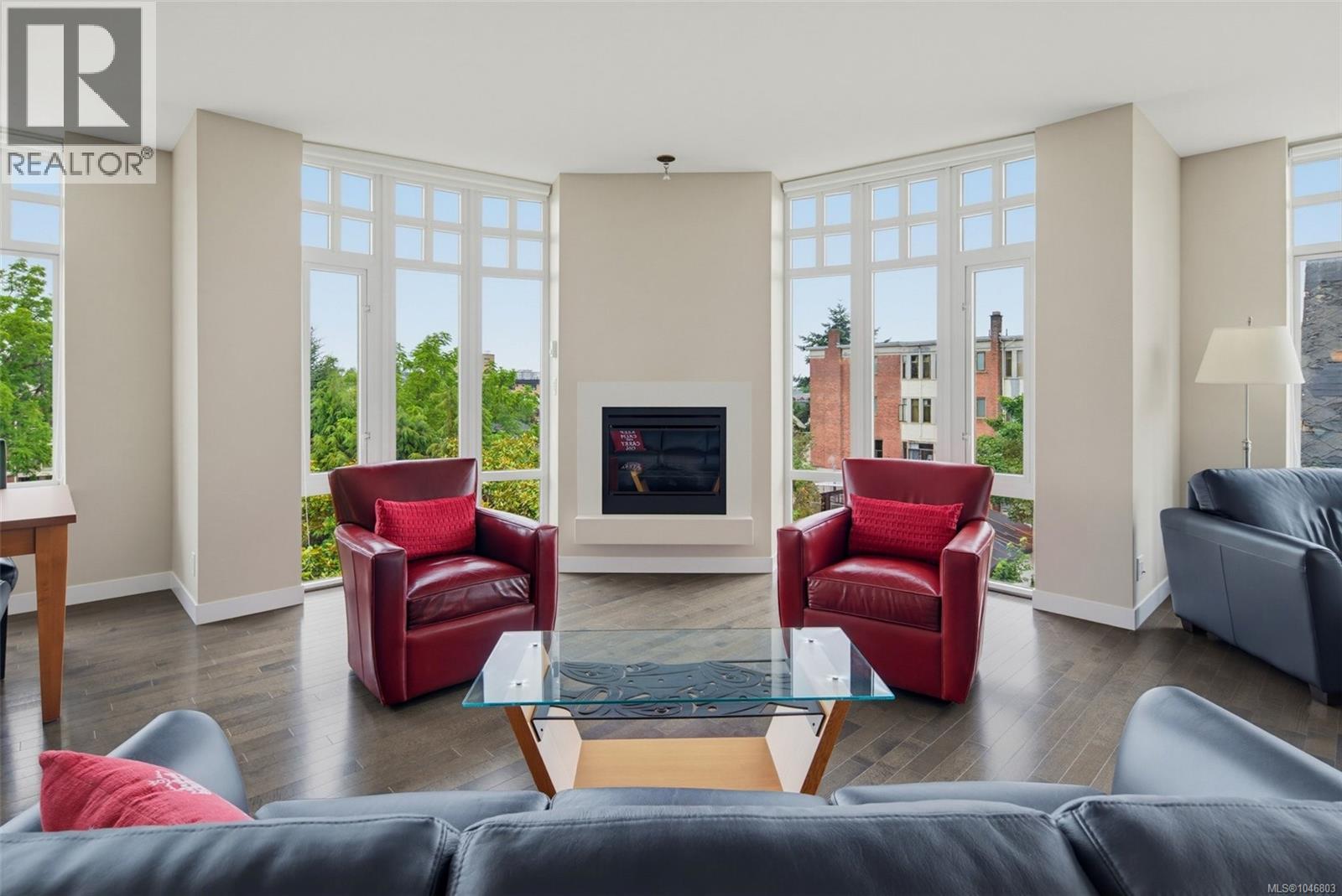 402 999 Burdett Avenue, Victoria