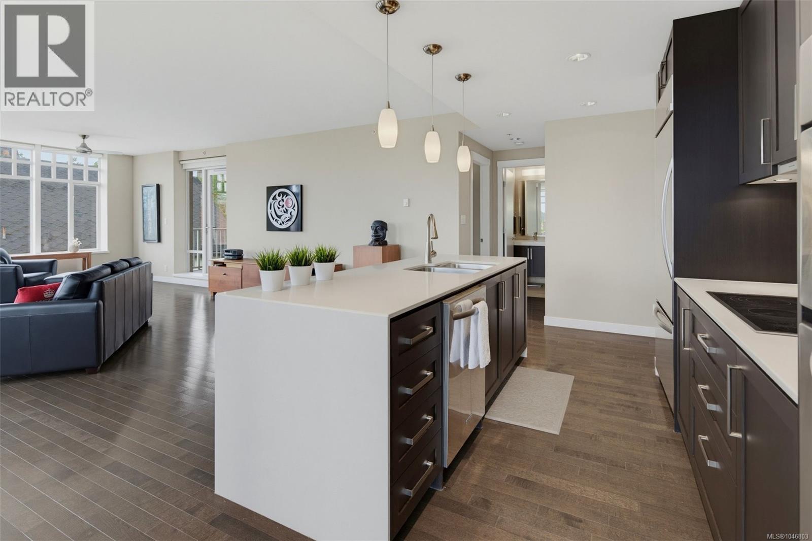 402 999 Burdett Avenue, Victoria