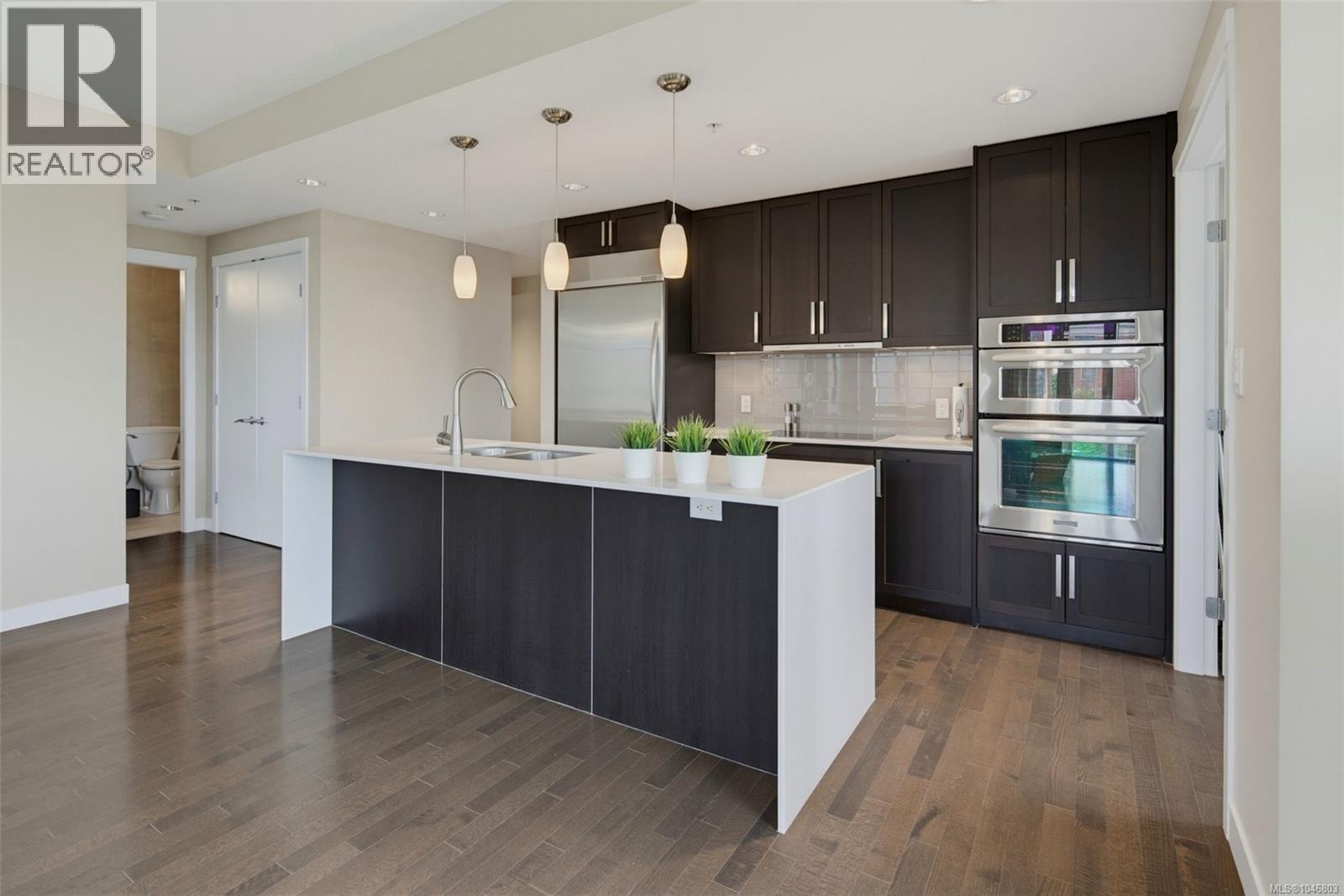 #402 999 Burdett Ave - 13
