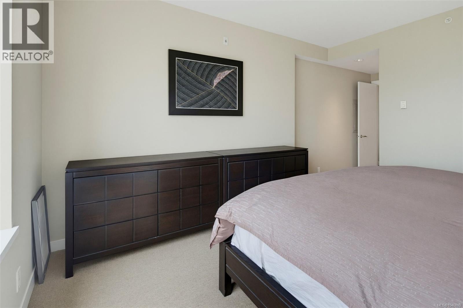#402 999 Burdett Ave - 16