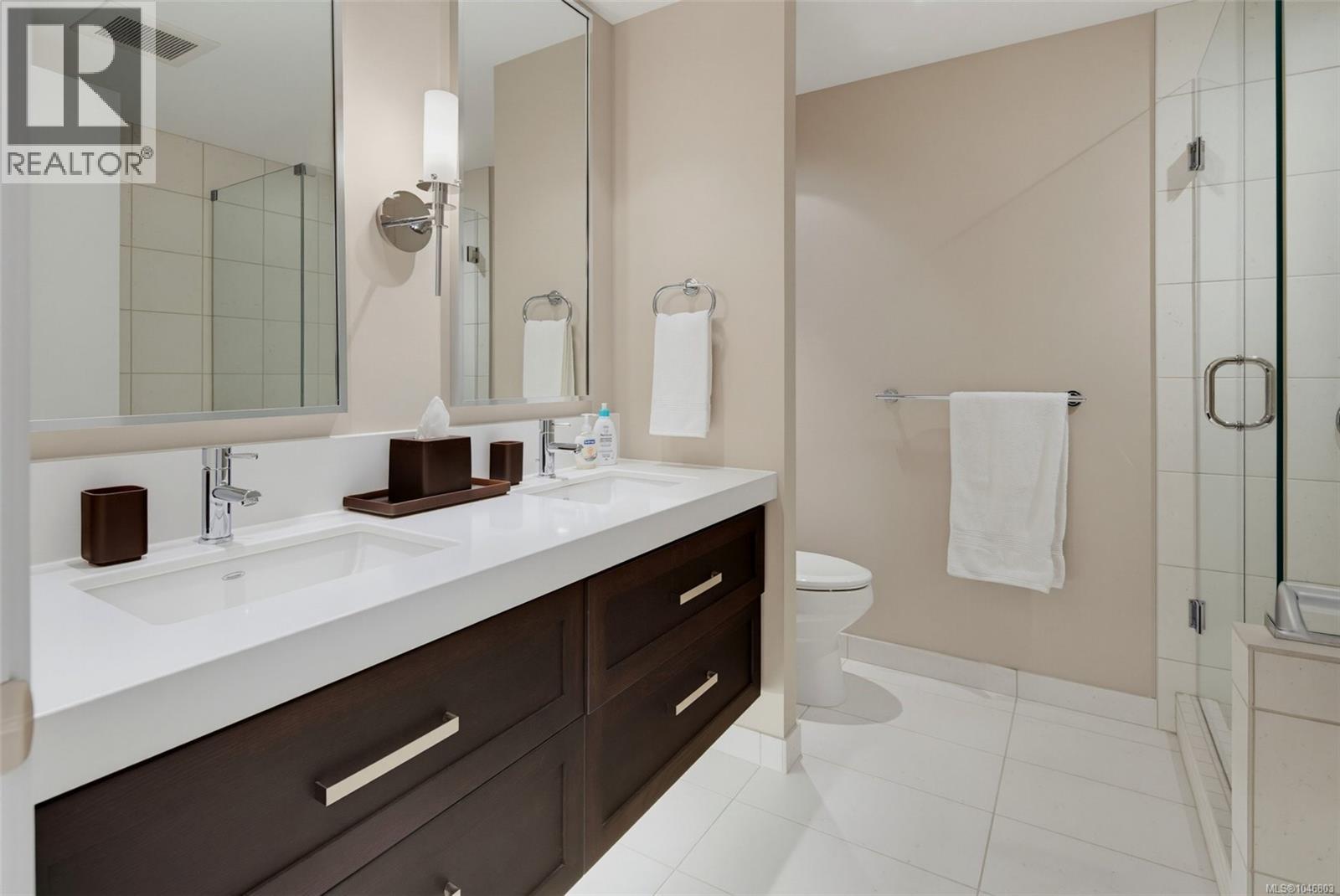 402 999 Burdett Avenue, Victoria