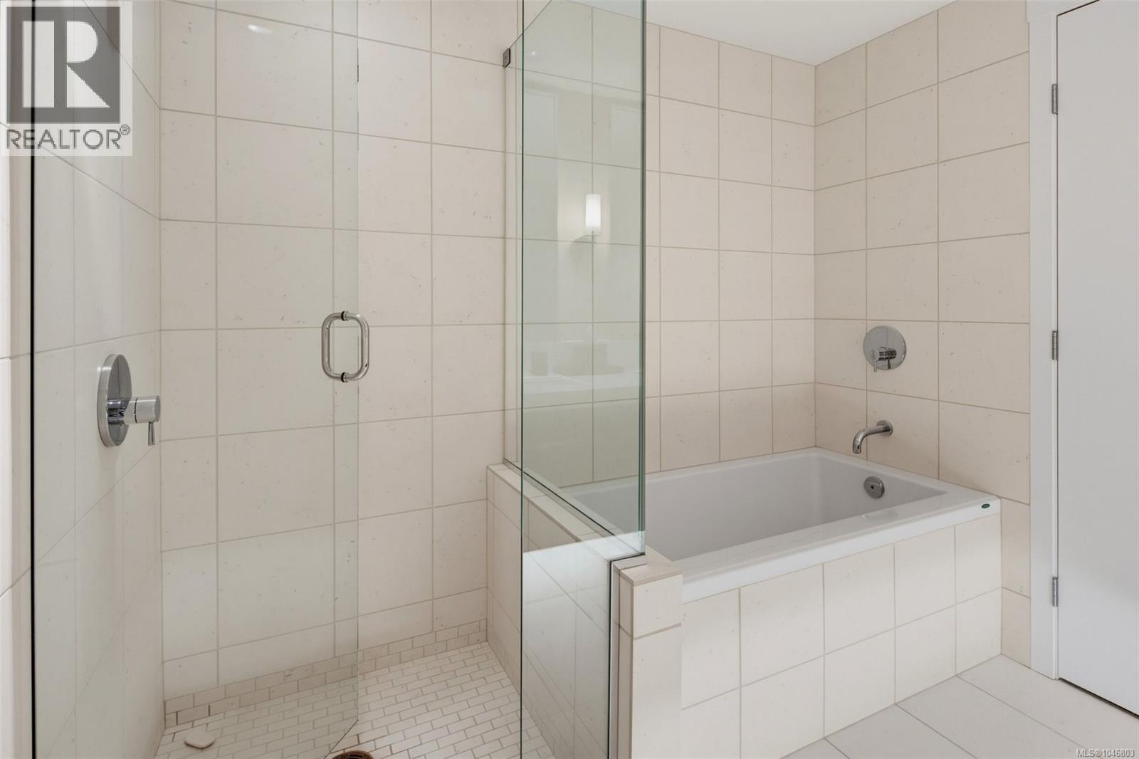 402 999 Burdett Avenue, Victoria