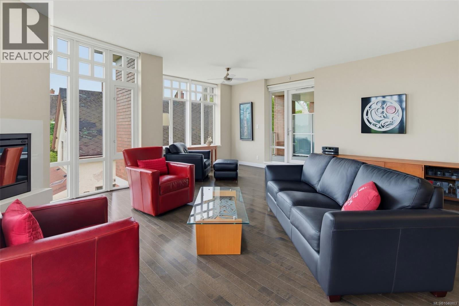 402 999 Burdett Avenue, Victoria