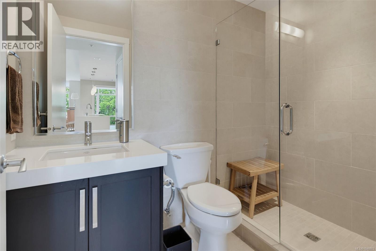 402 999 Burdett Avenue, Victoria