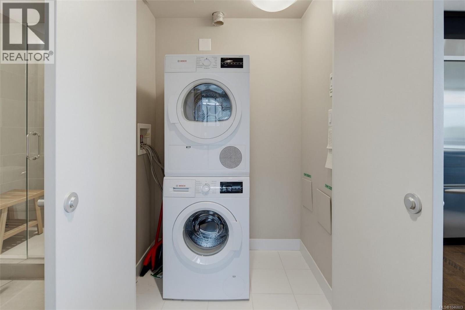 #402 999 Burdett Ave - 21