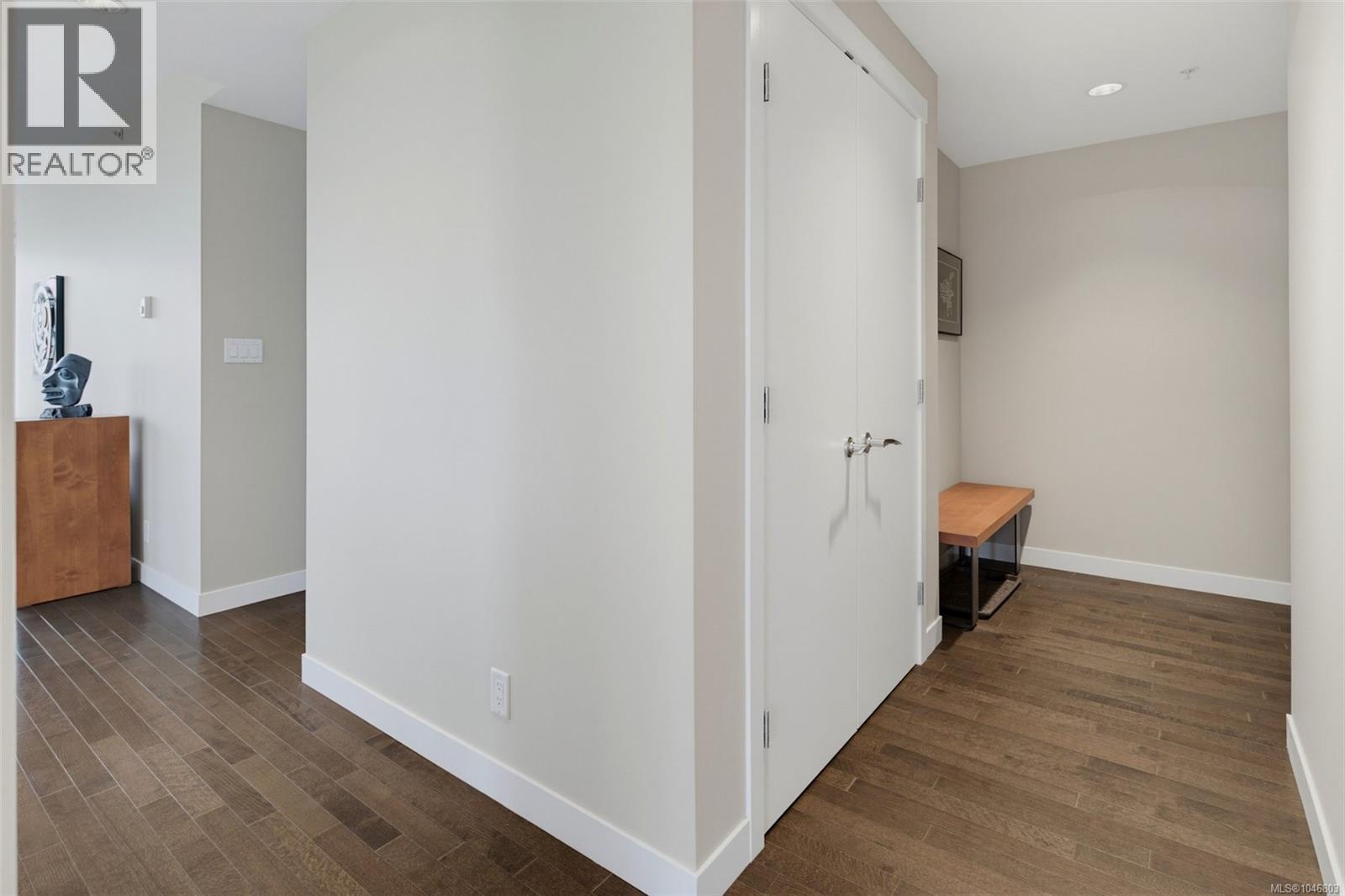 #402 999 Burdett Ave - 23