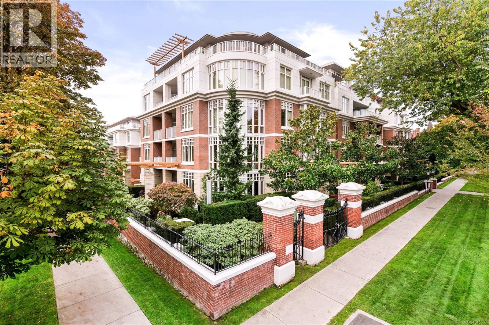 402 999 Burdett Avenue, Victoria