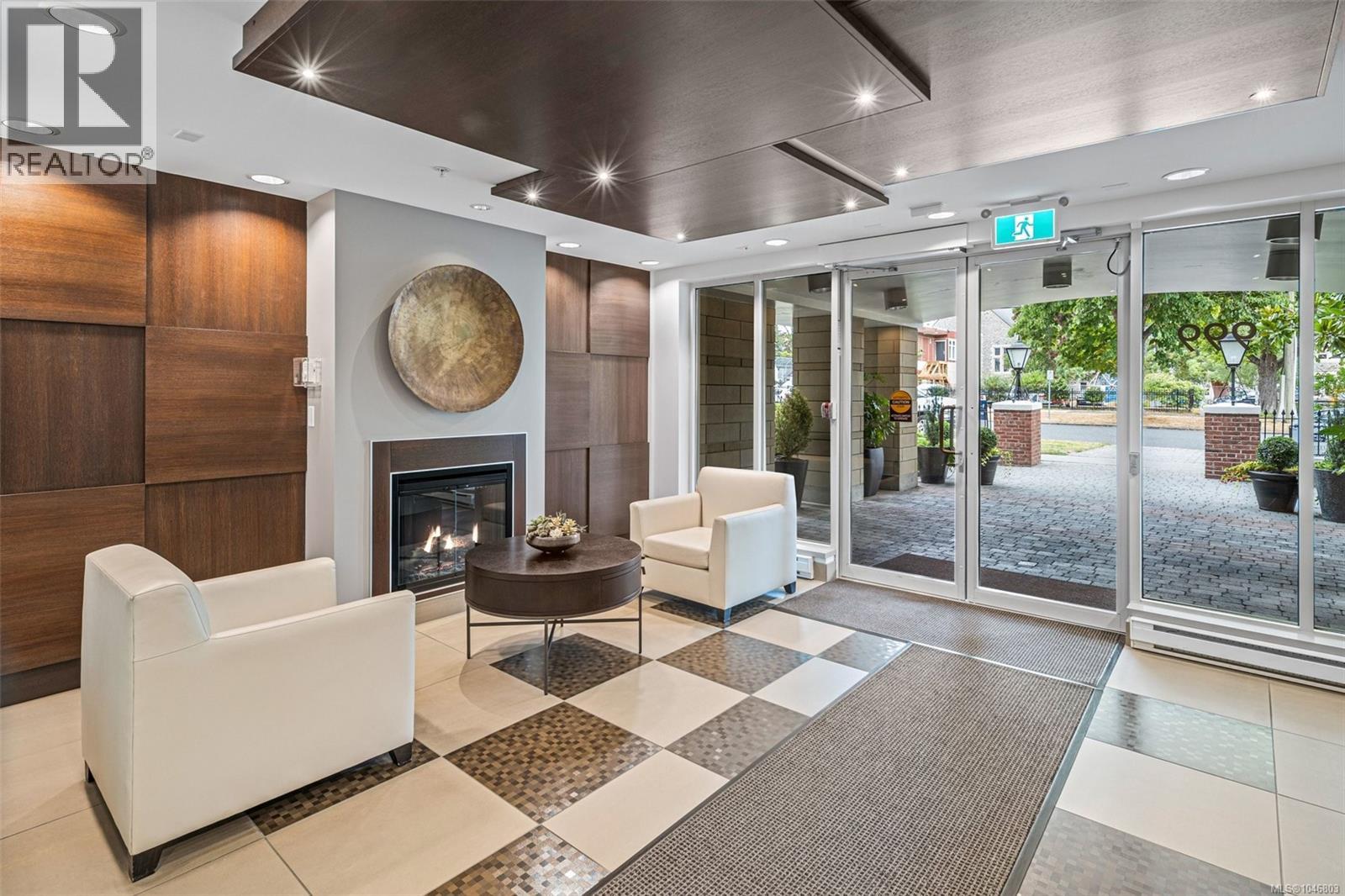 402 999 Burdett Avenue, Victoria