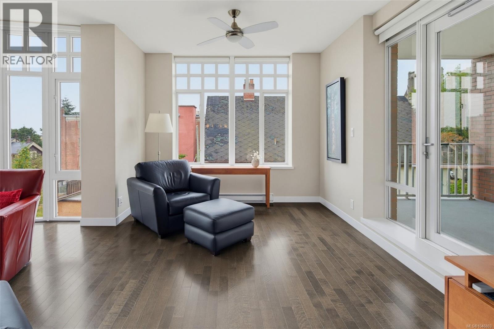 402 999 Burdett Avenue, Victoria