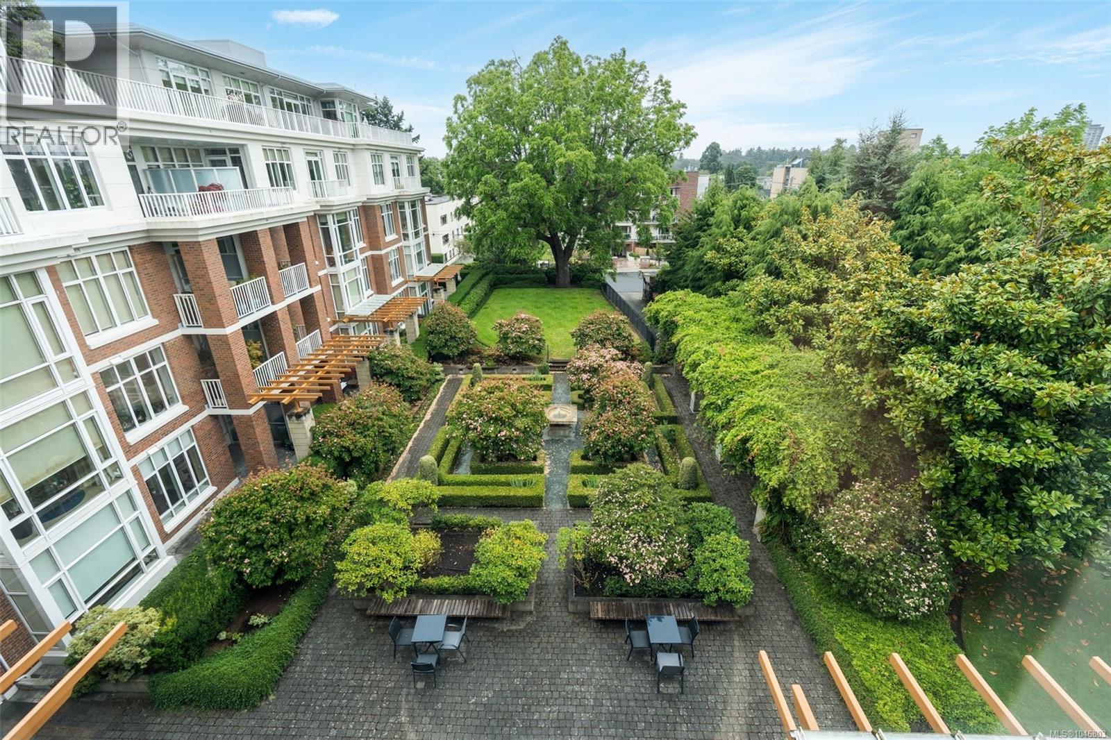 402 999 Burdett Avenue, Victoria