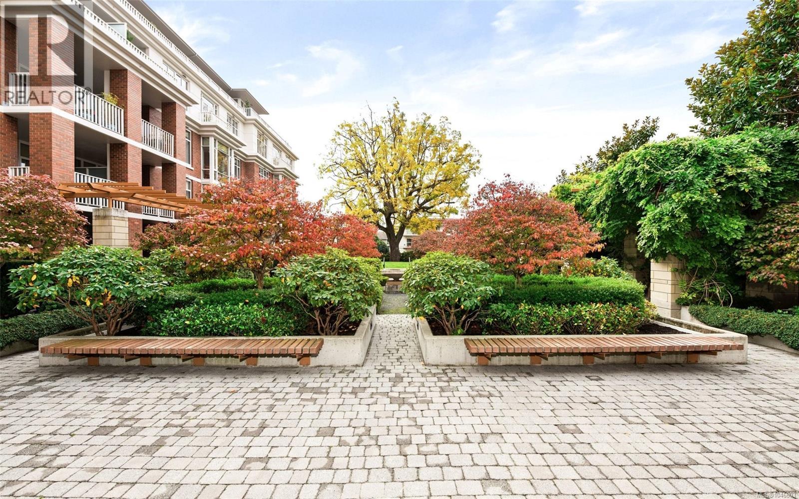 402 999 Burdett Avenue, Victoria