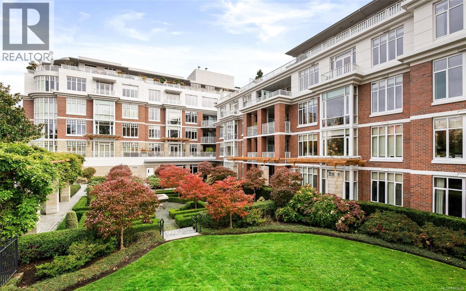 402 999 Burdett Avenue, Victoria