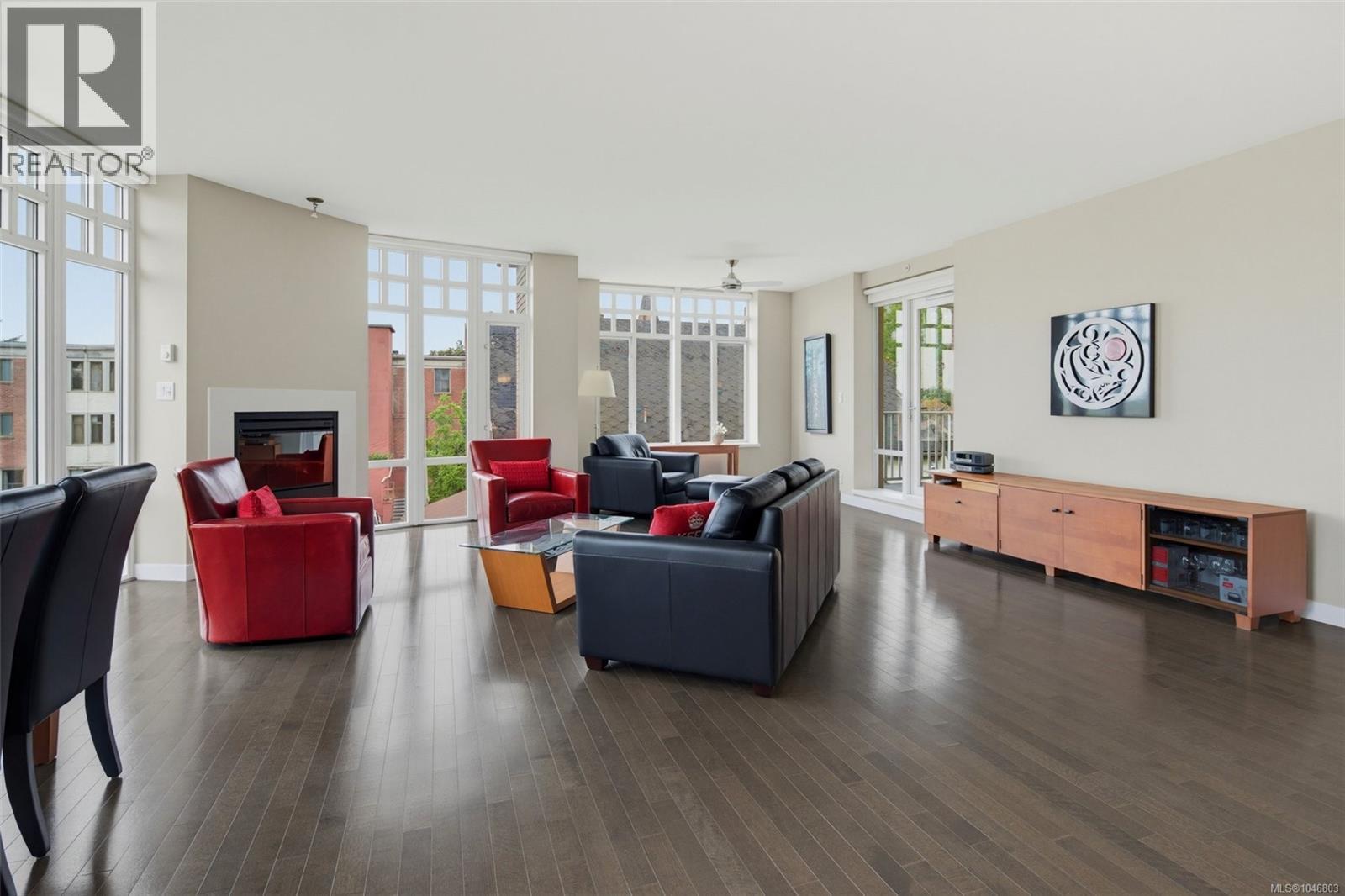 402 999 Burdett Avenue, Victoria