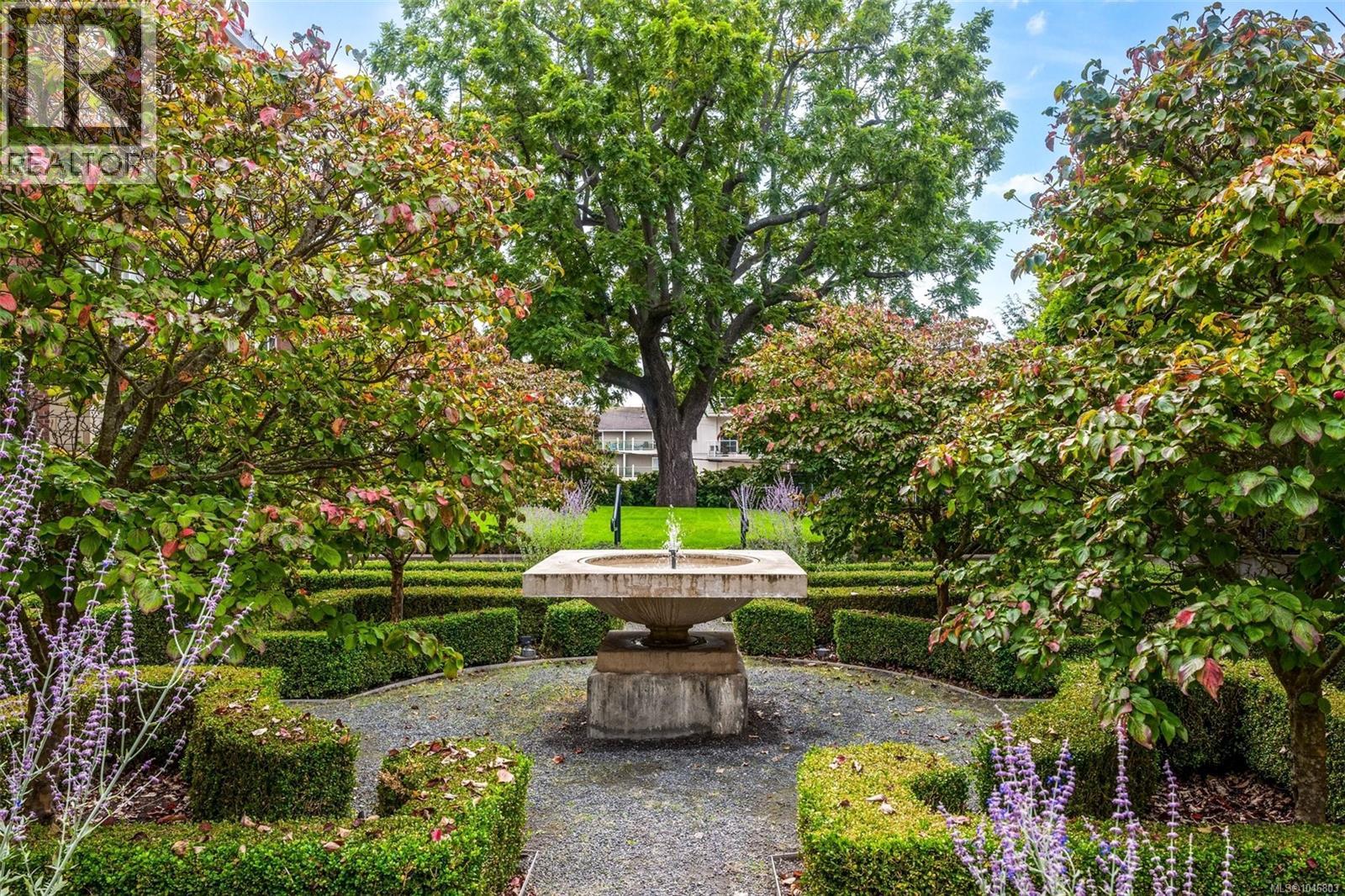 402 999 Burdett Avenue, Victoria