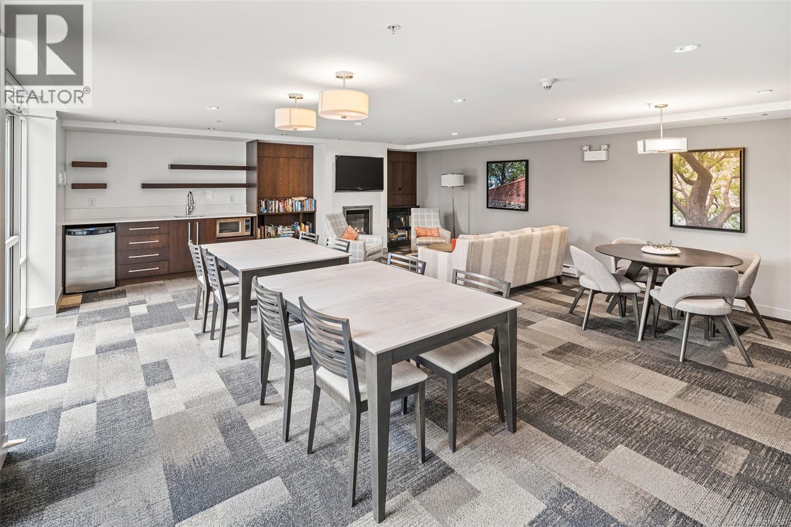 402 999 Burdett Avenue, Victoria