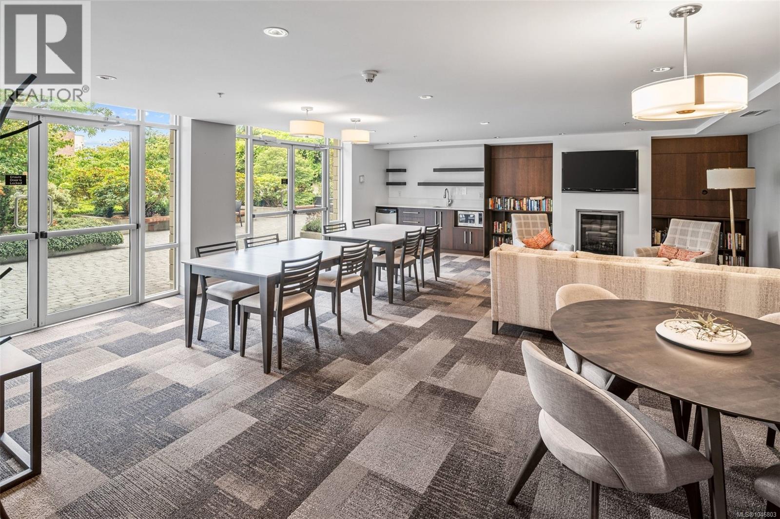 402 999 Burdett Avenue, Victoria