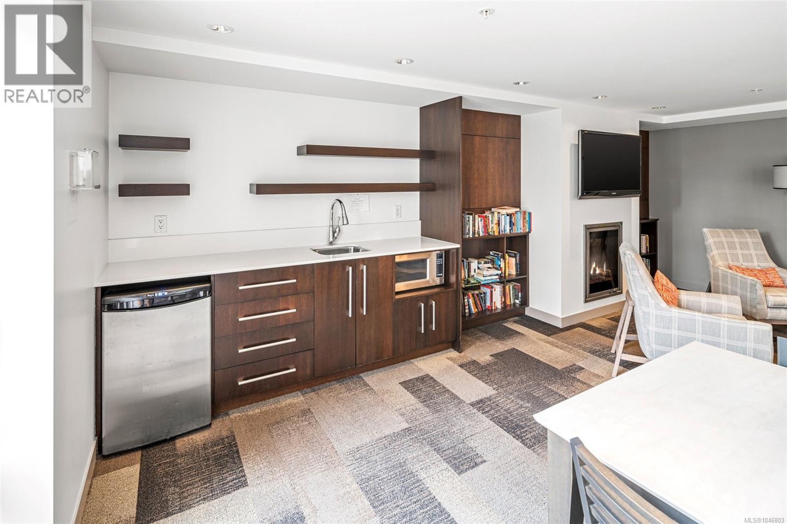 #402 999 Burdett Ave - 48