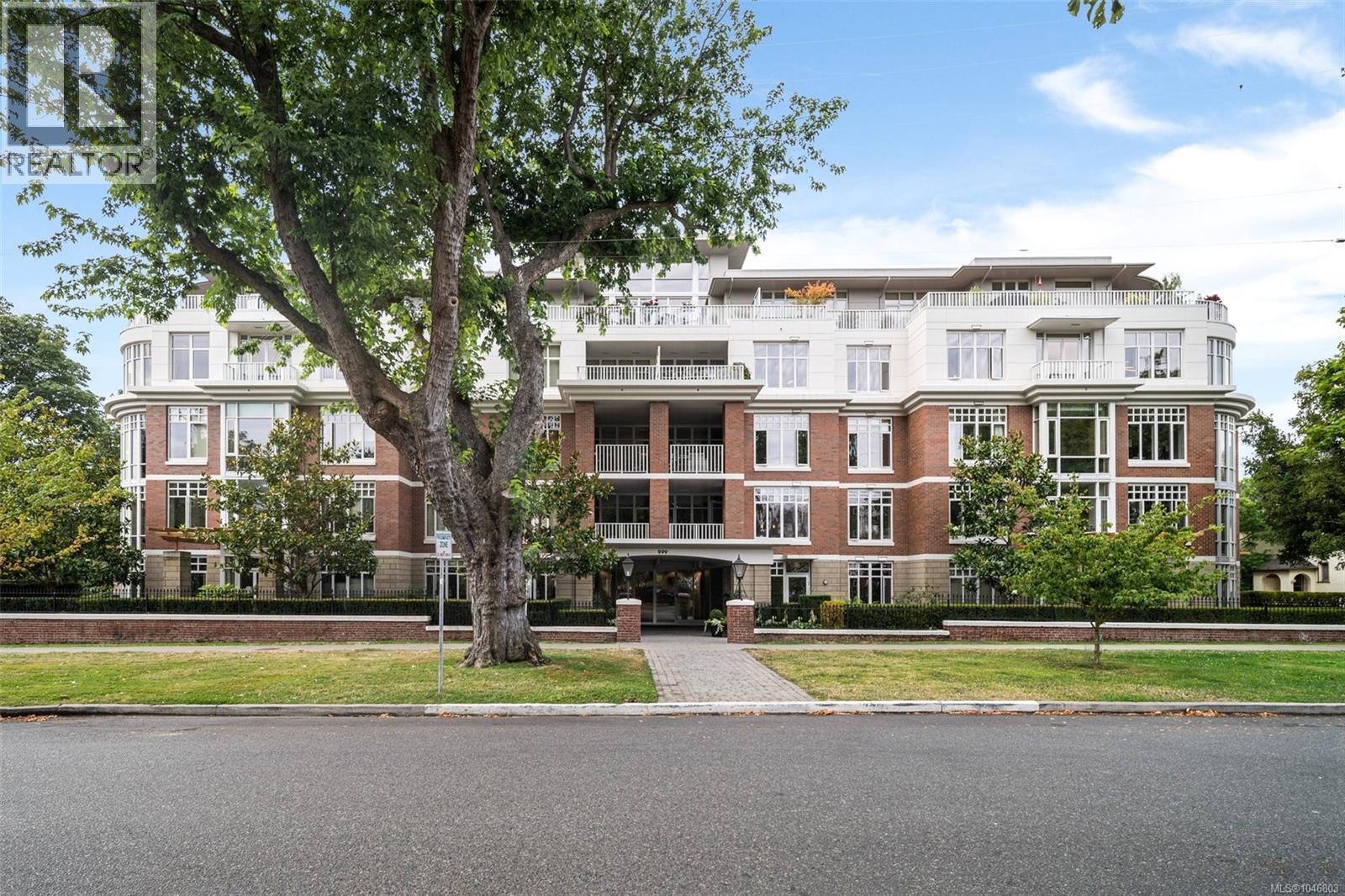 402 999 Burdett Avenue, Victoria