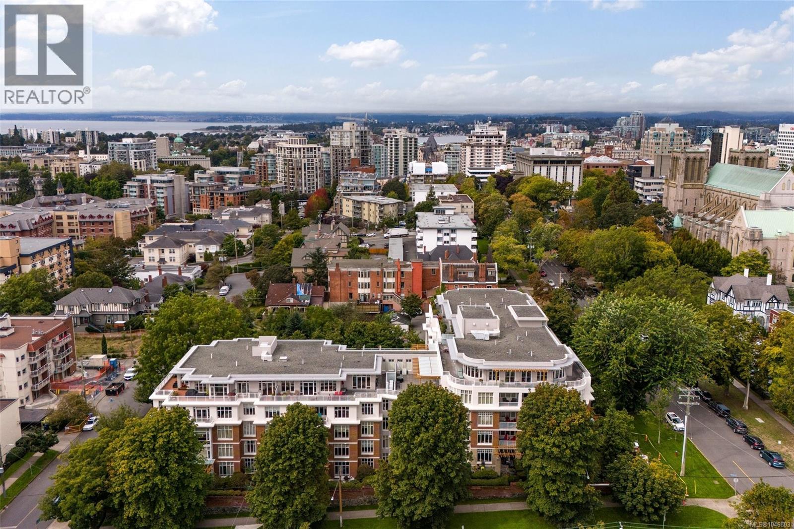 402 999 Burdett Avenue, Victoria