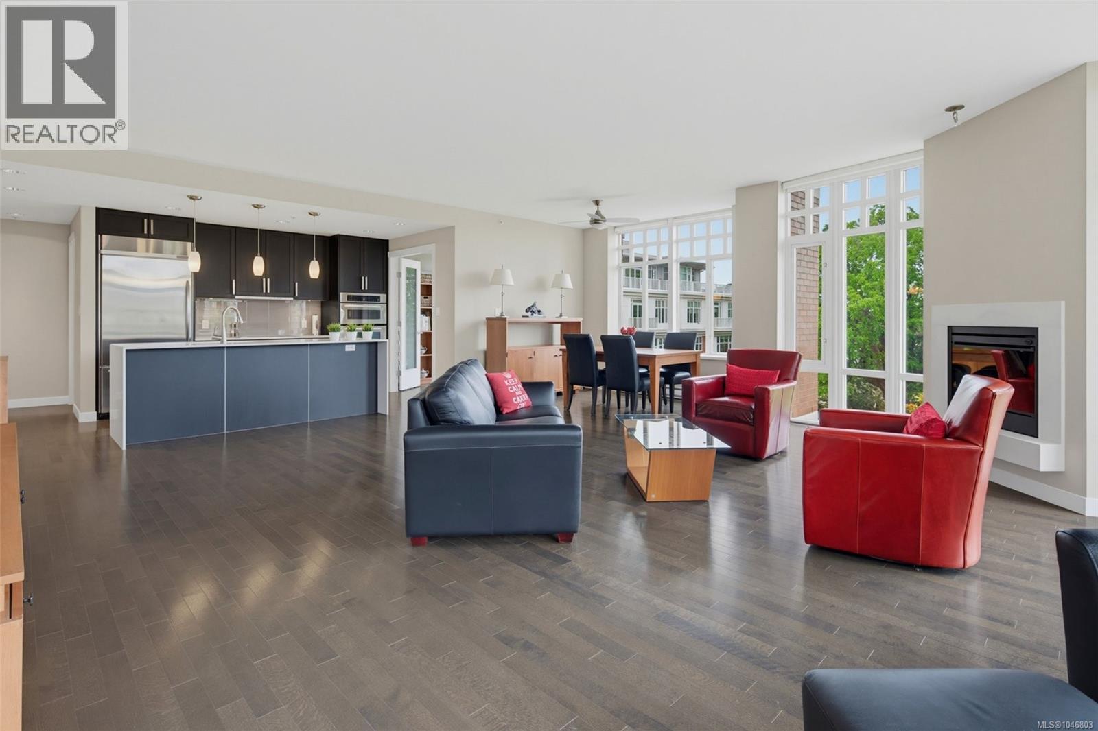 402 999 Burdett Avenue, Victoria