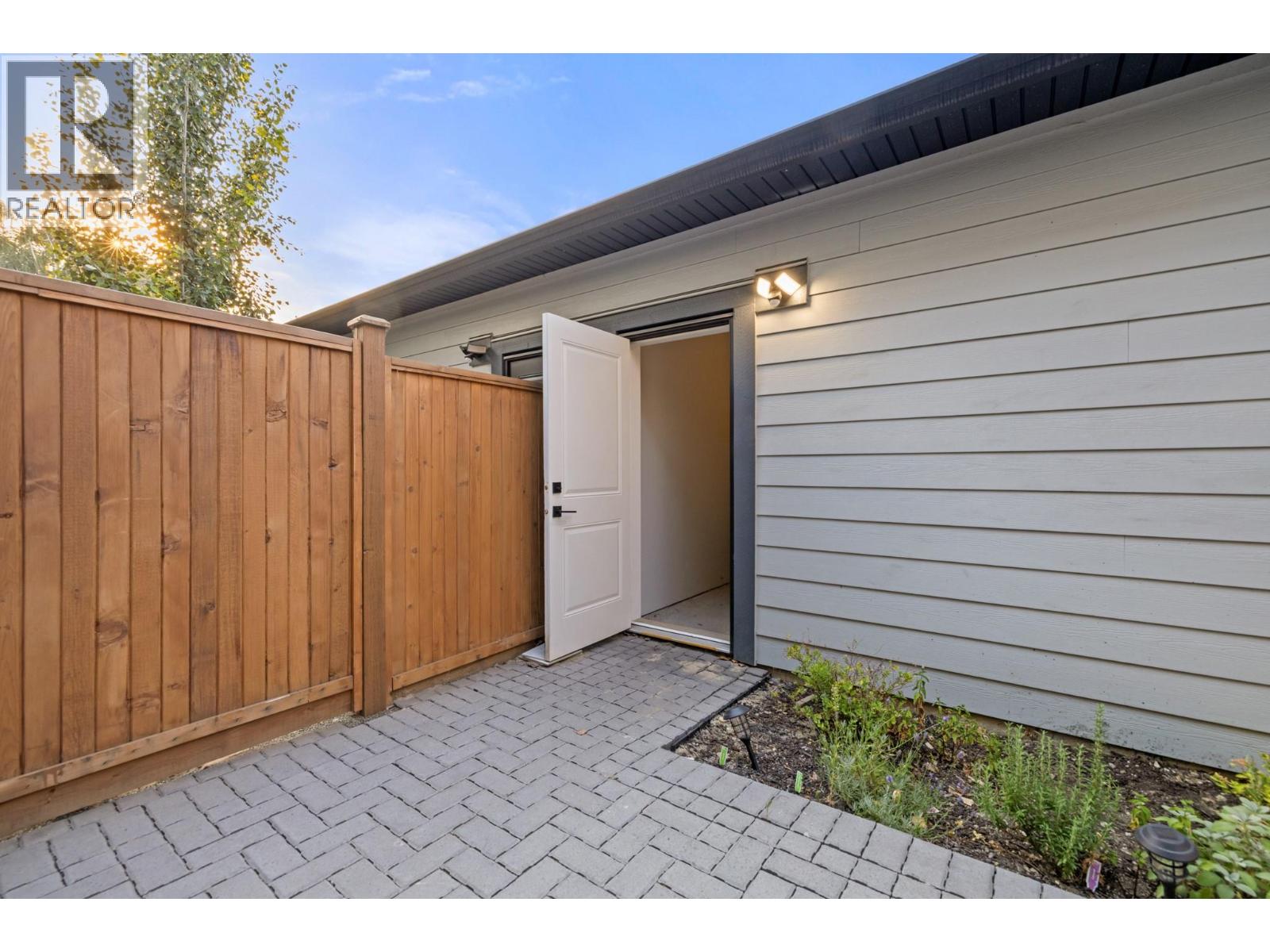 4 824 Glenwood Avenue, Kelowna