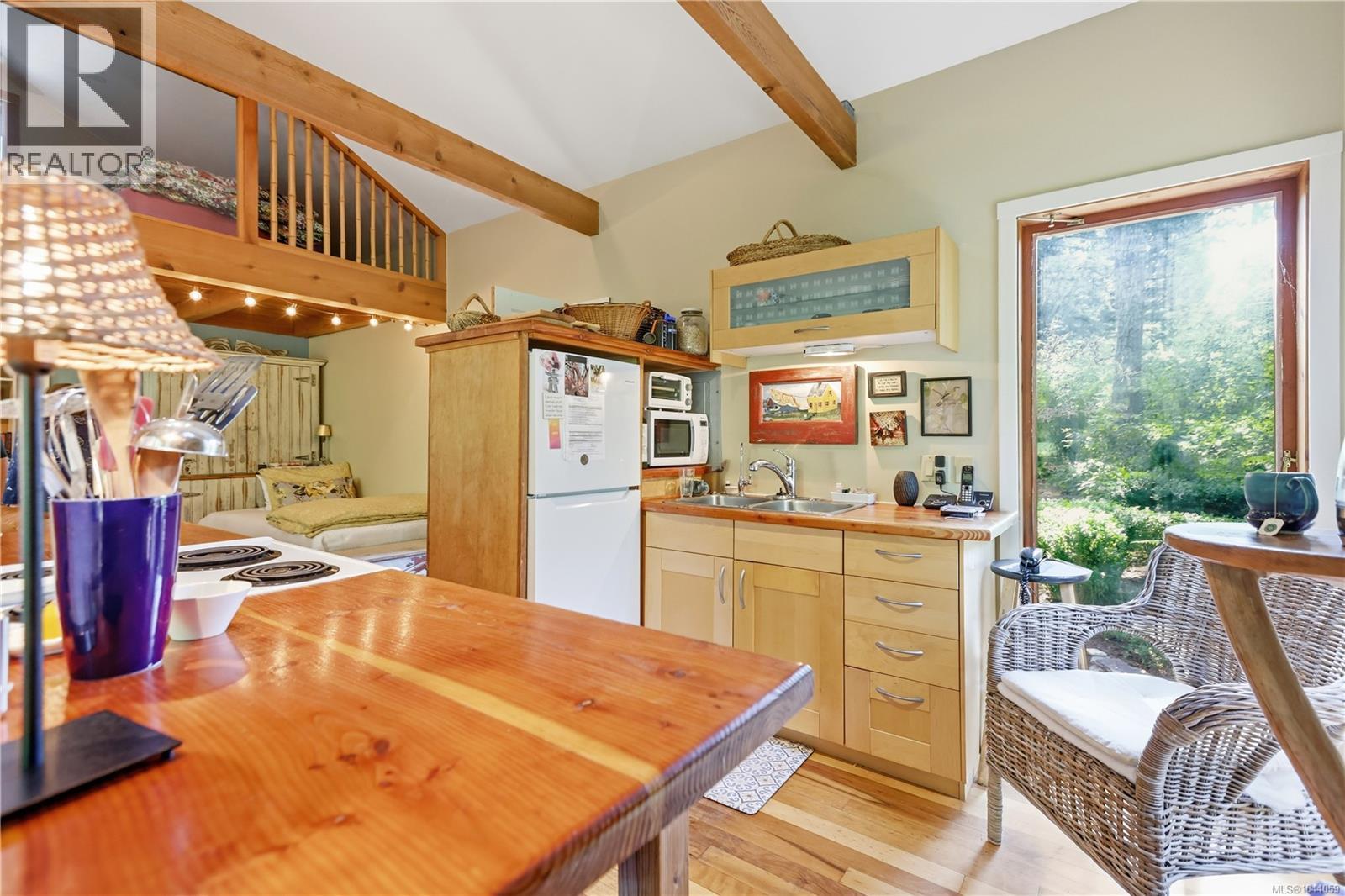 190 McLennan Dr, Salt Spring