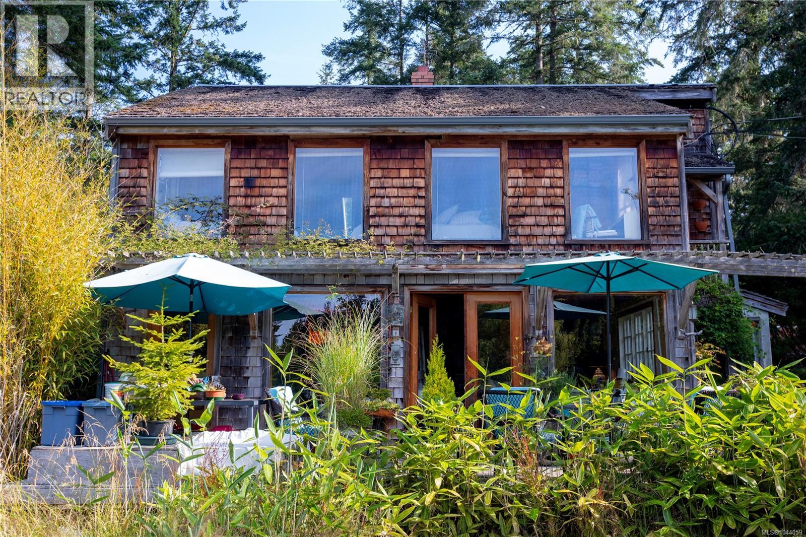 190 McLennan Dr, Salt Spring