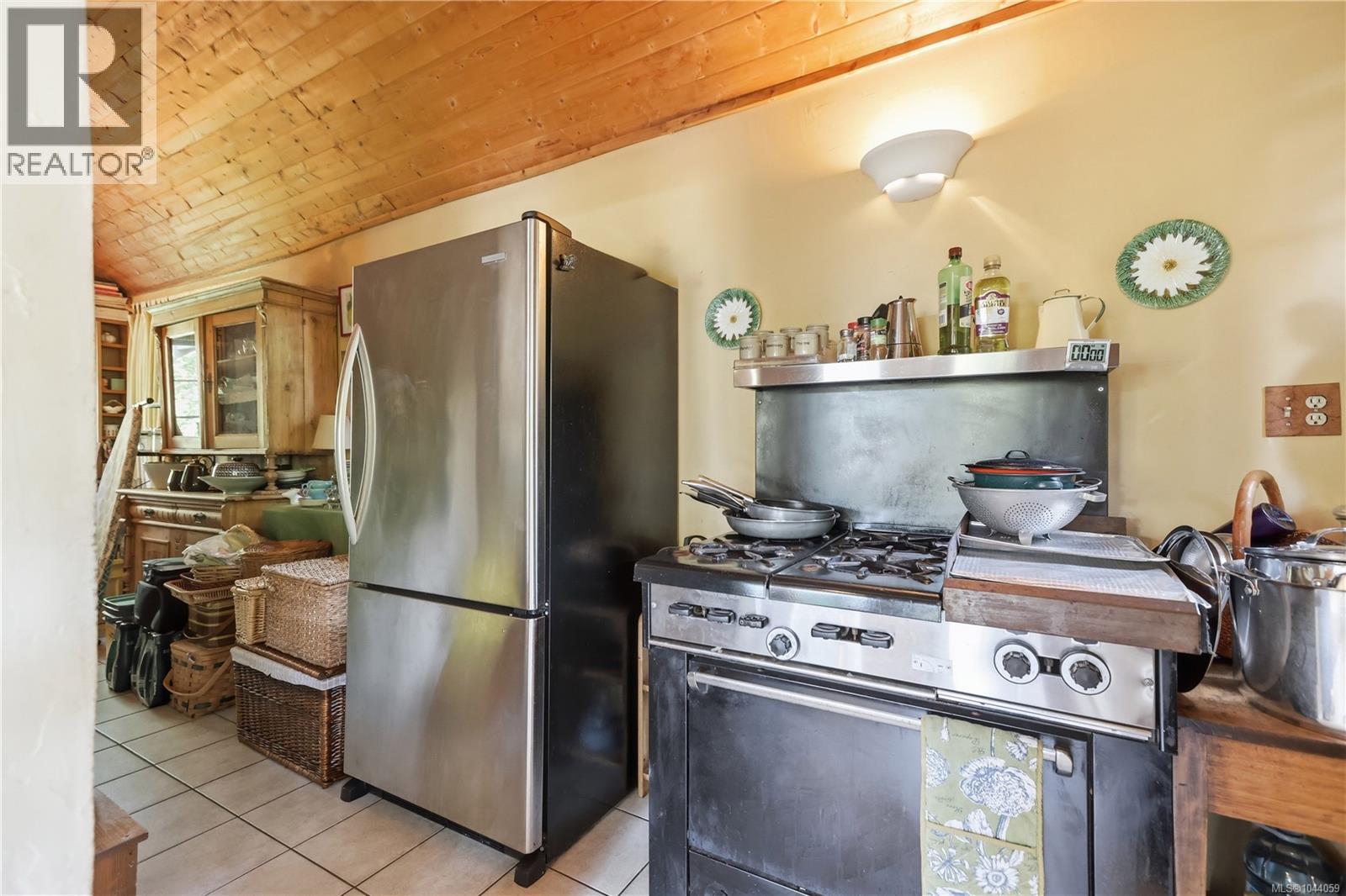 190 McLennan Dr, Salt Spring
