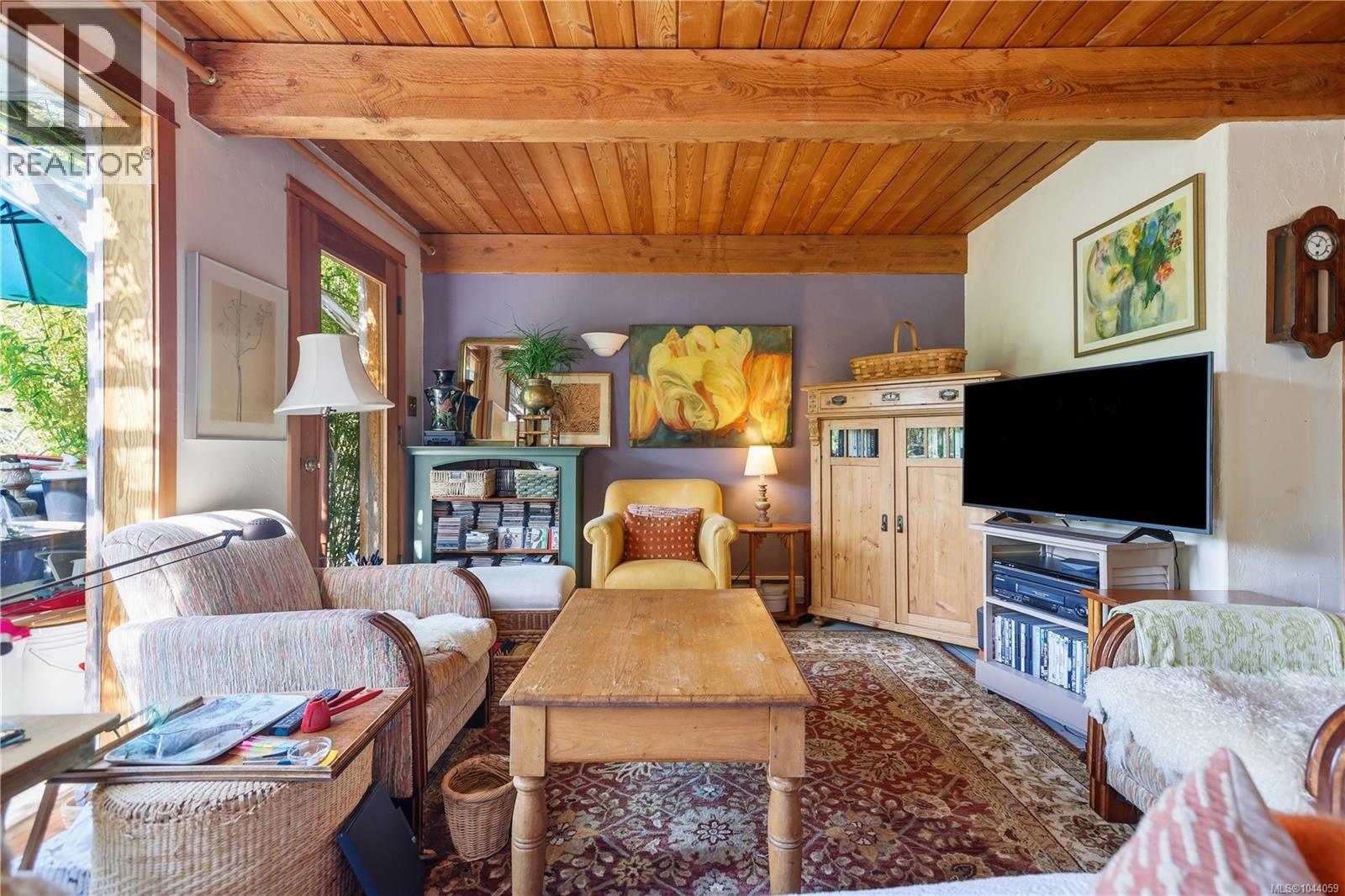 190 McLennan Dr, Salt Spring