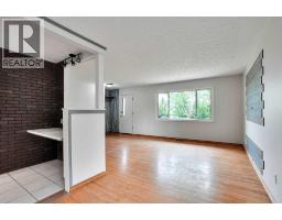 5404 Valentine Crescent Se, Calgary, AB T2A2K6 Photo 12