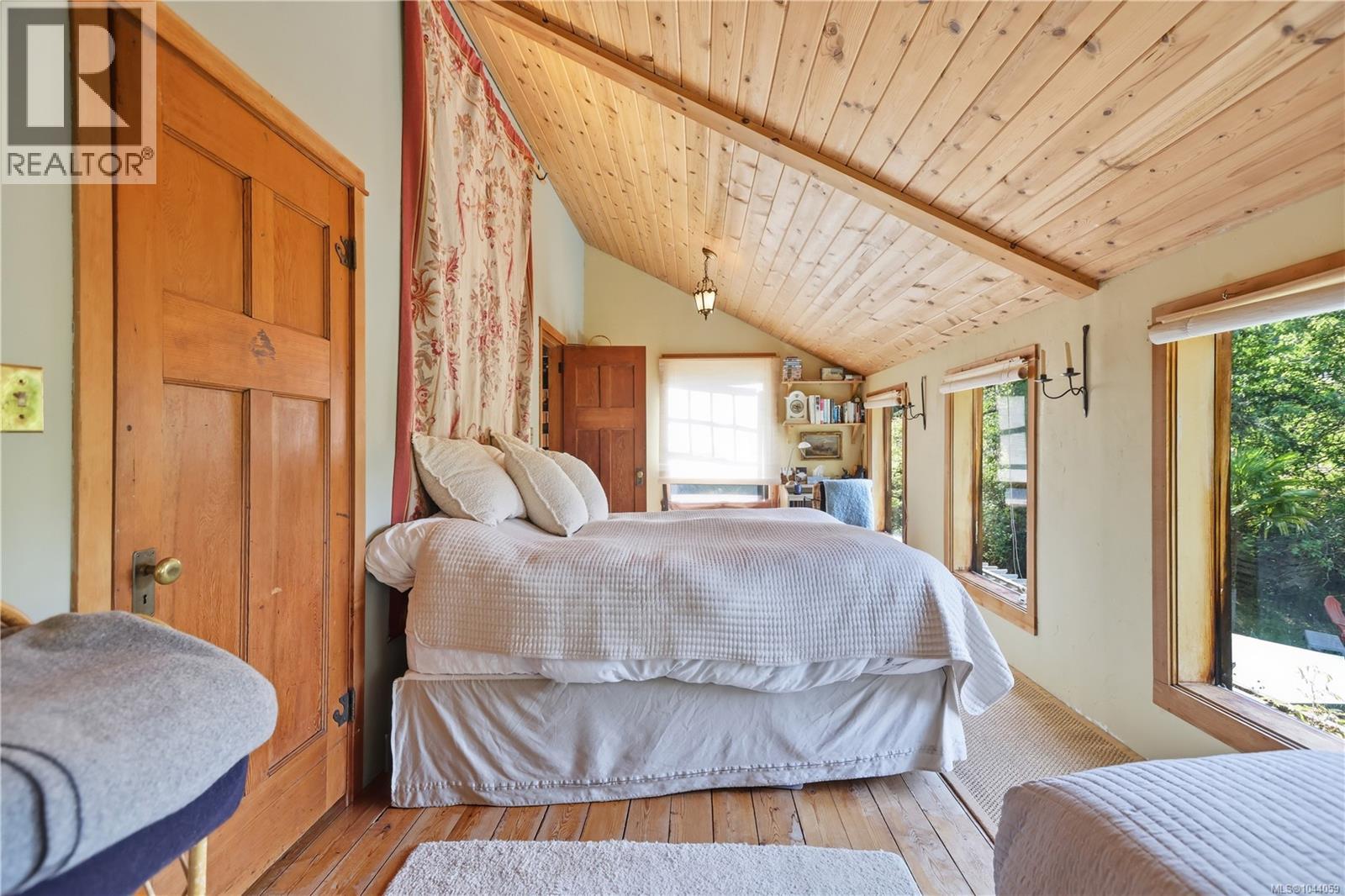 190 McLennan Dr, Salt Spring