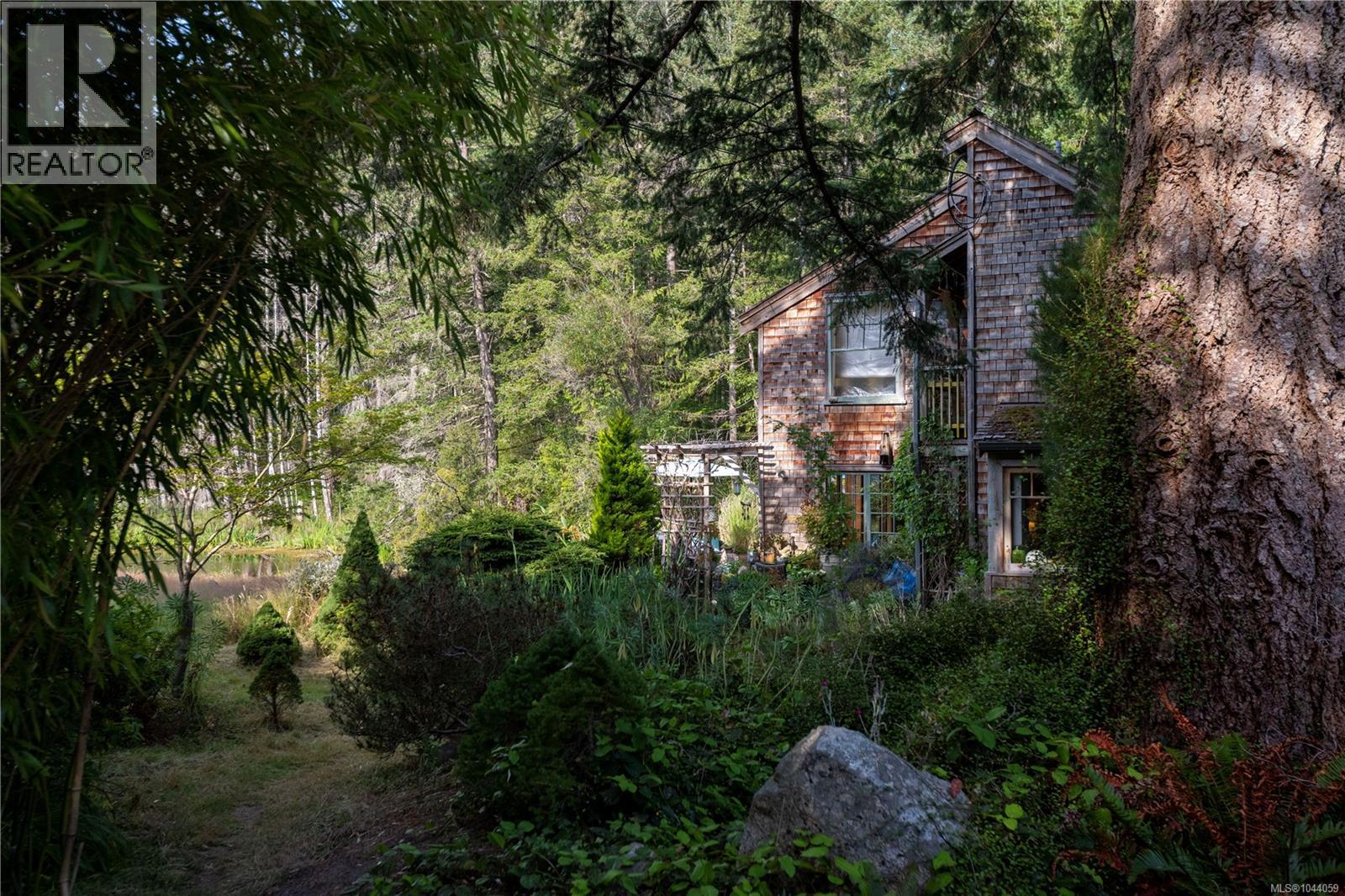 190 McLennan Dr, Salt Spring