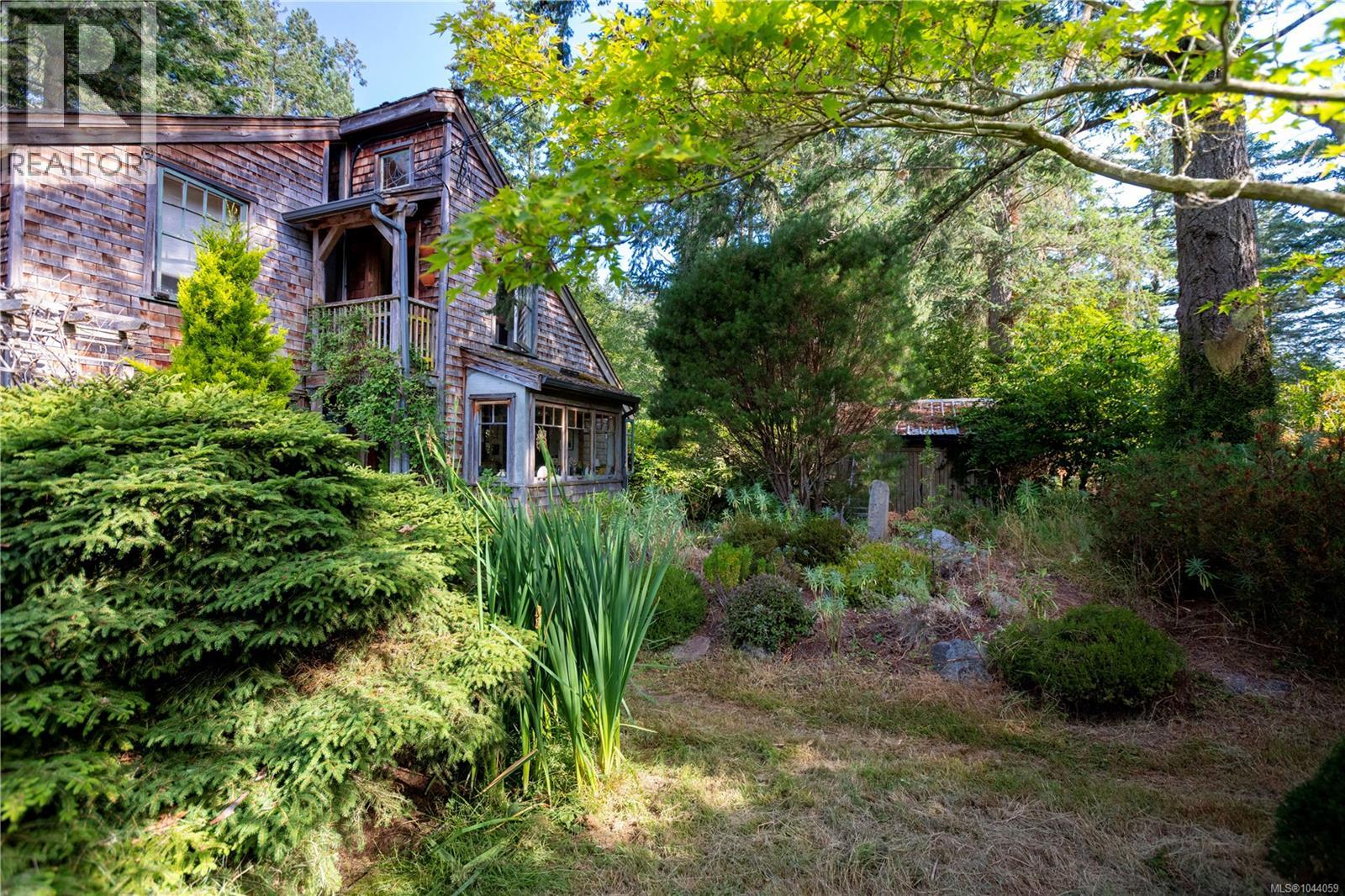190 McLennan Dr, Salt Spring