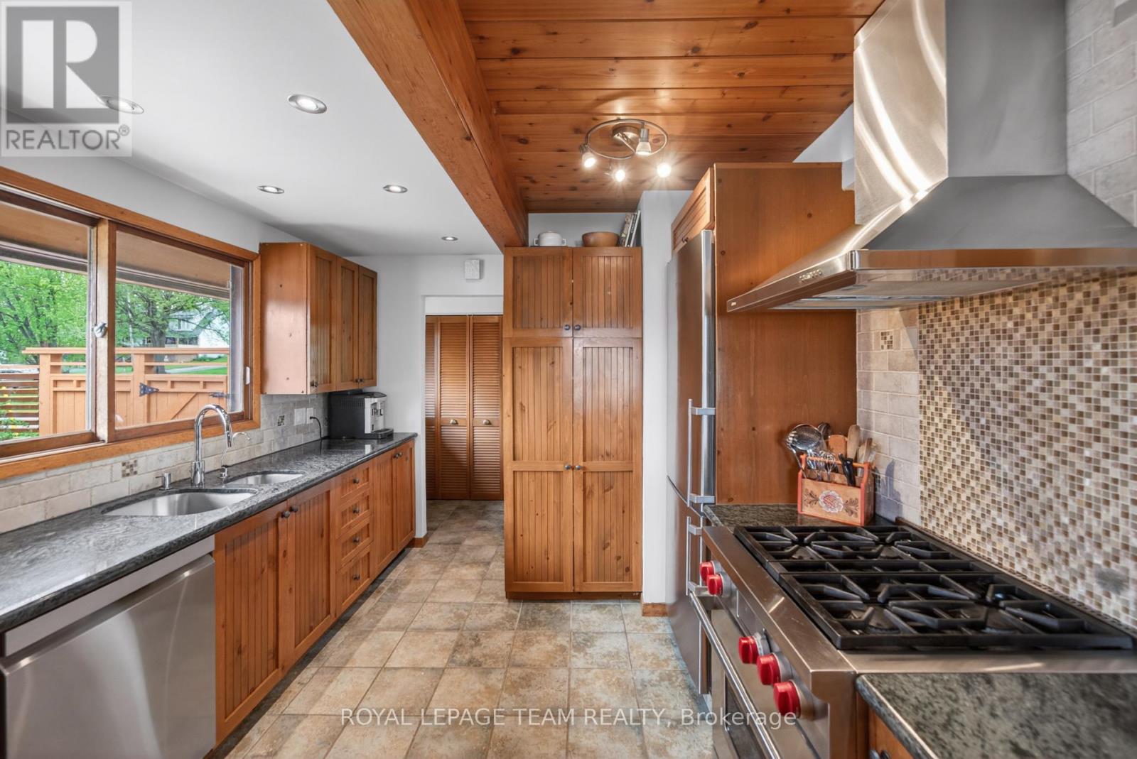 6721 RIDEAU STREET S - 23
