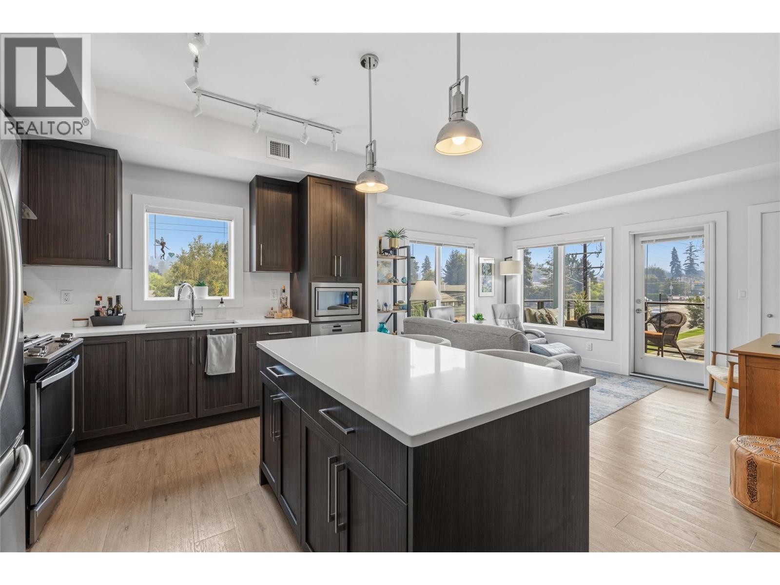 #PH21 4380 Lakeshore Road - 10