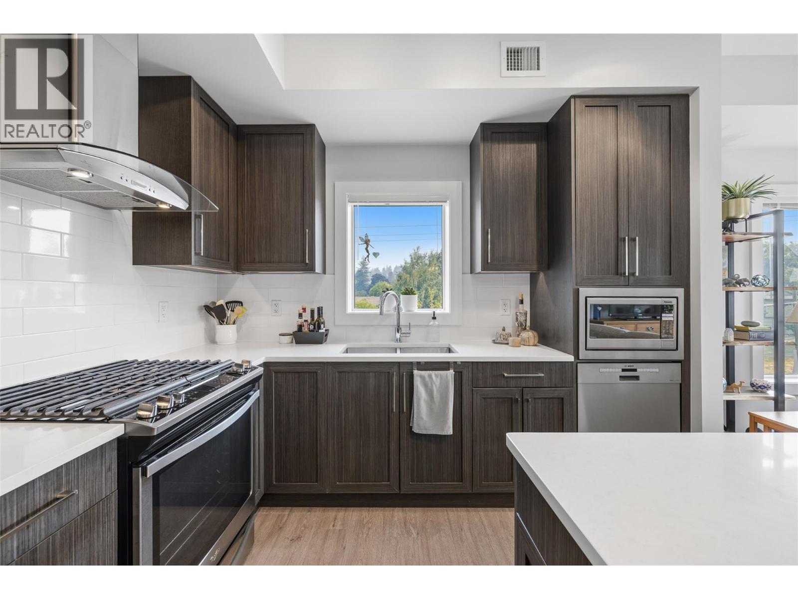 #PH21 4380 Lakeshore Road - 11