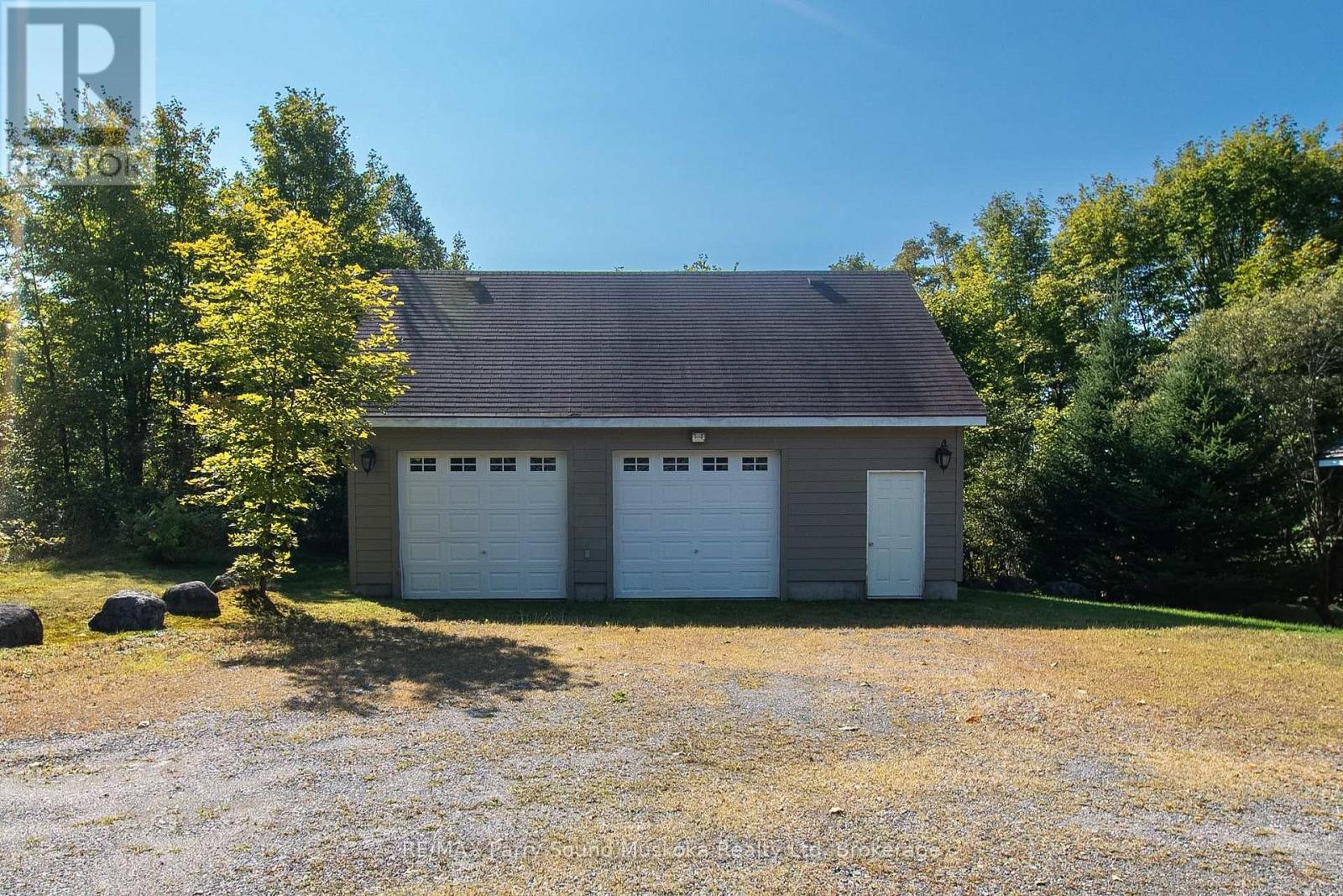 587 CENTRE ROAD - Image 28