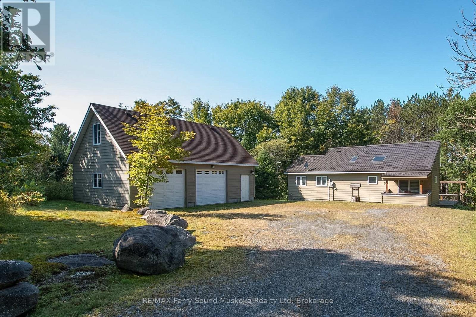 587 CENTRE ROAD - 3
