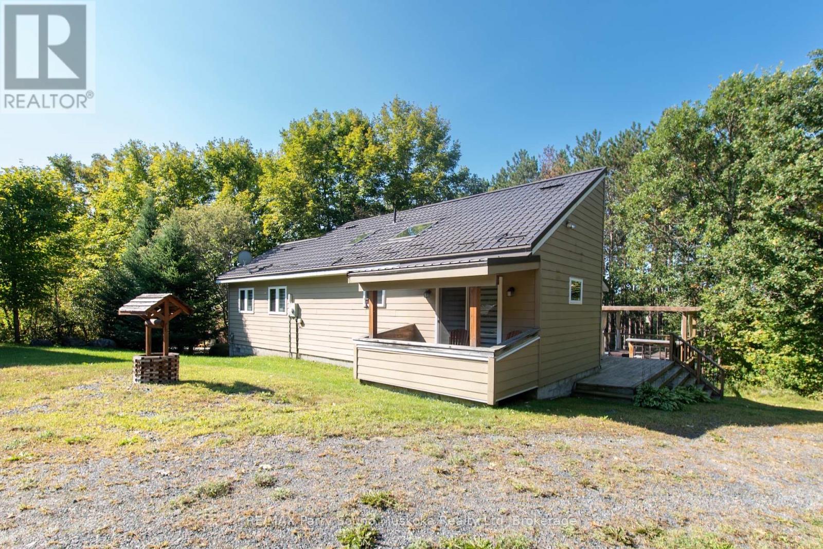 587 CENTRE ROAD - 36